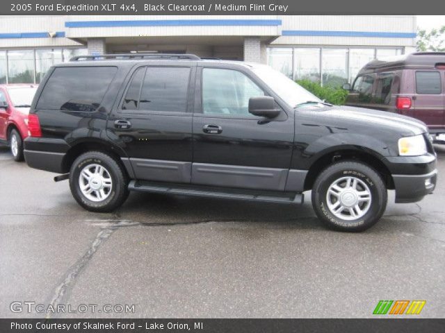 2005 Ford Expedition XLT 4x4 in Black Clearcoat