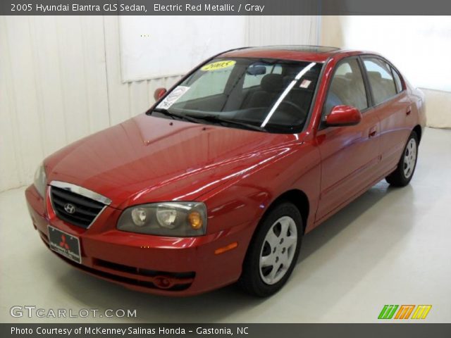 2005 Hyundai Elantra GLS Sedan in Electric Red Metallic