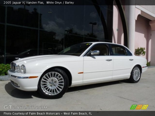 2005 Jaguar XJ Vanden Plas in White Onyx