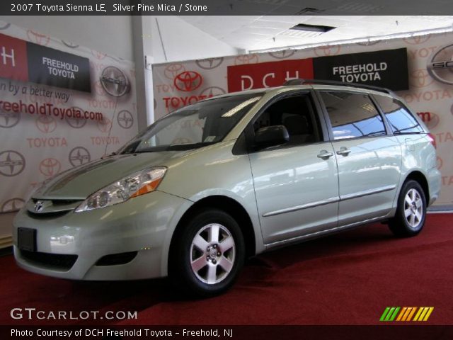 2007 Toyota Sienna LE in Silver Pine Mica