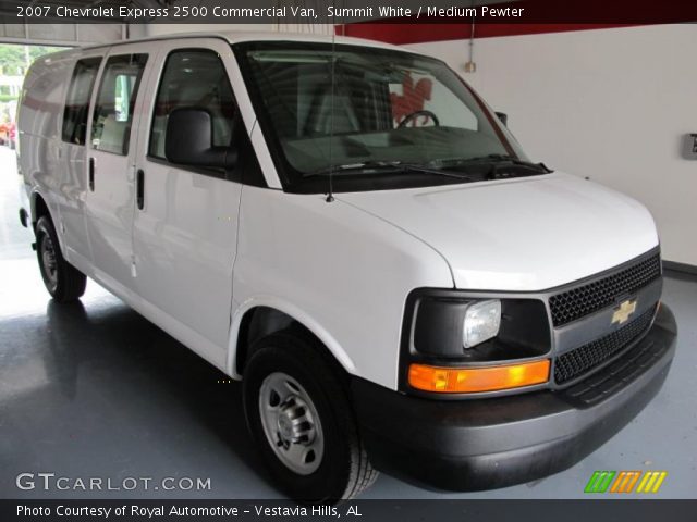 2007 Chevrolet Express 2500 Commercial Van in Summit White