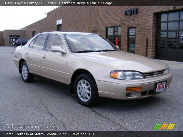 1995 Toyota Camry XLE Sedan in Cashmere Beige Metallic