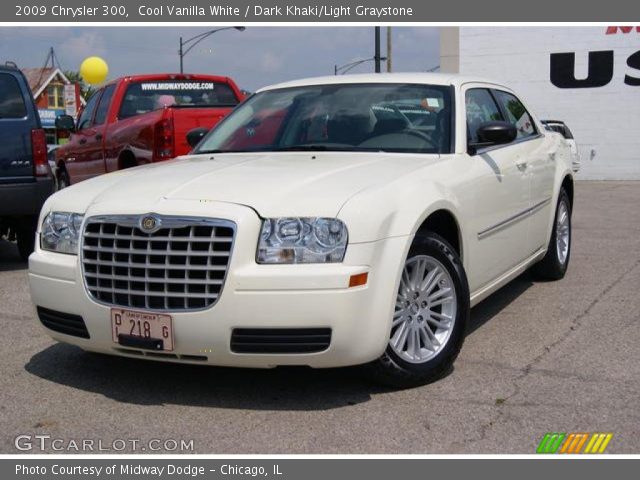 2009 Chrysler 300  in Cool Vanilla White