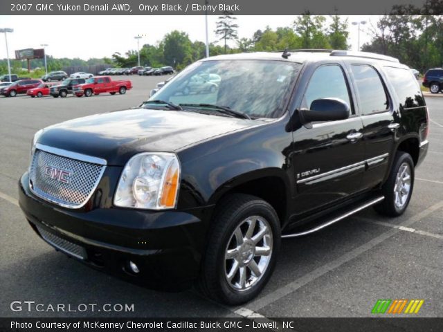 2007 GMC Yukon Denali AWD in Onyx Black