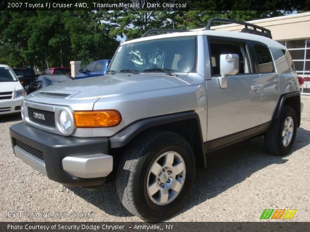 2007 Toyota FJ Cruiser 4WD in Titanium Metallic