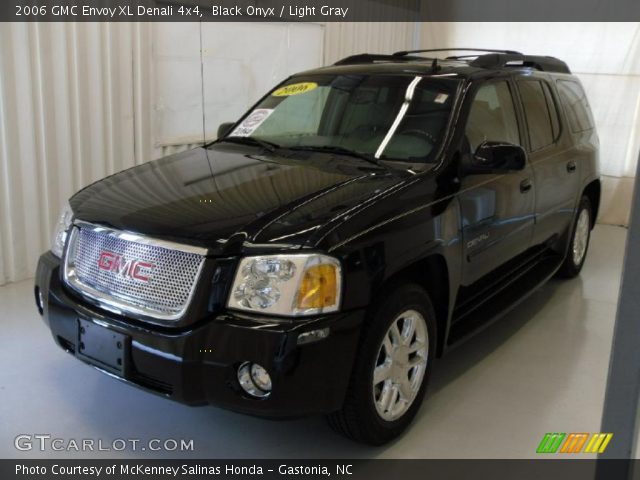 2006 GMC Envoy XL Denali 4x4 in Black Onyx