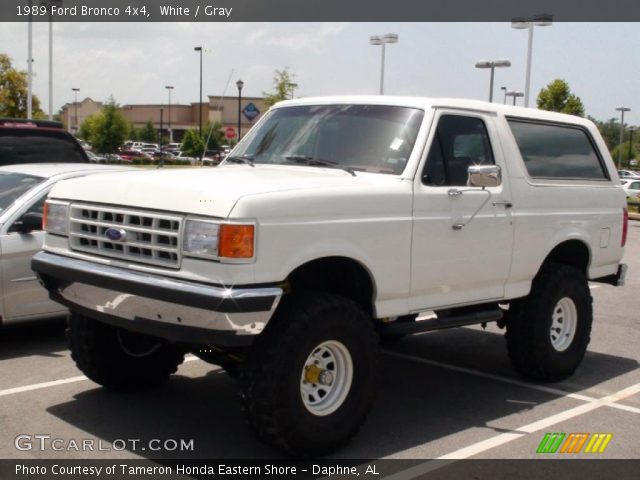 1989 Ford Bronco 4x4 in White