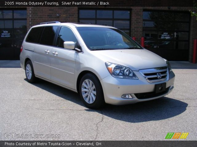 2005 Honda Odyssey Touring in Silver Pearl Metallic