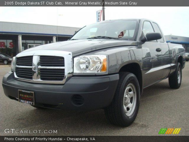 2005 Dodge Dakota ST Club Cab in Mineral Gray Metallic