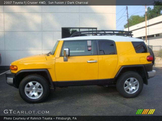 2007 Toyota FJ Cruiser 4WD in Sun Fusion