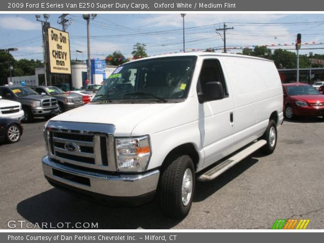 2009 Ford E Series Van E250 Super Duty Cargo in Oxford White