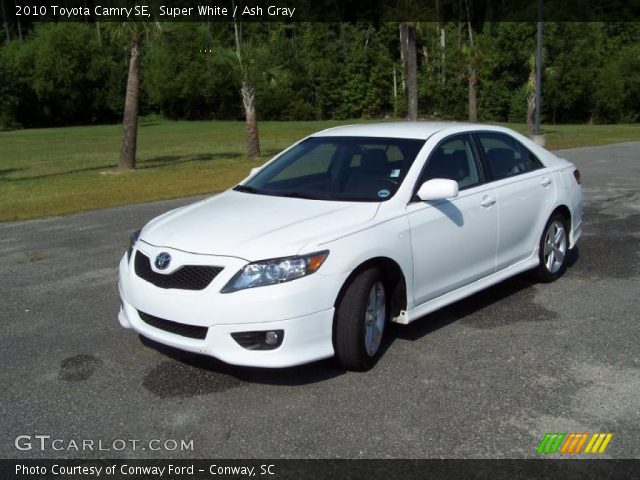 2010 Toyota Camry SE in Super White