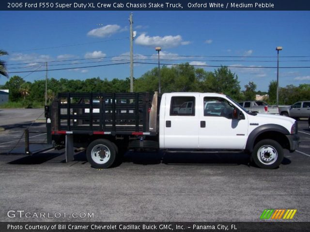 2006 Ford F550 Super Duty XL Crew Cab Chassis Stake Truck in Oxford White