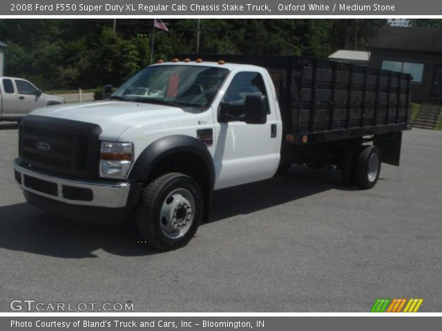 2008 Ford F550 Super Duty XL Regular Cab Chassis Stake Truck in Oxford White