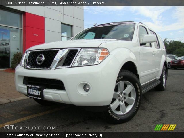2008 Nissan Pathfinder SE 4x4 in Avalanche White