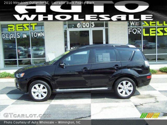 2010 Mitsubishi Outlander SE in Labrador Black Pearl