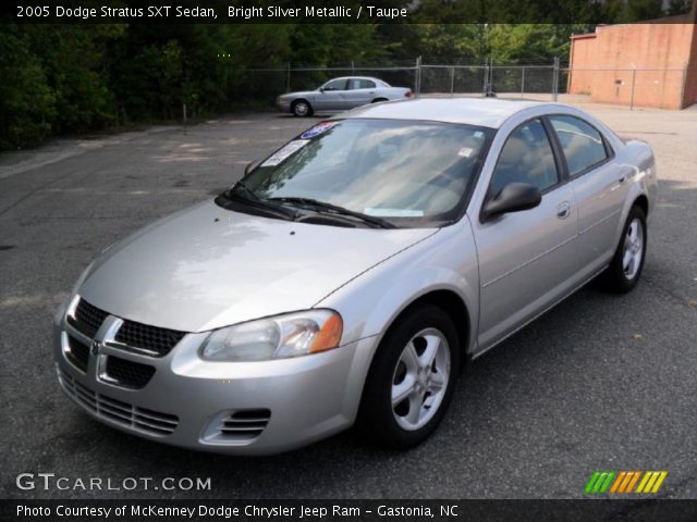 2005 Dodge Stratus SXT Sedan in Bright Silver Metallic