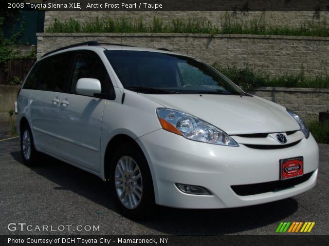 2008 Toyota Sienna XLE in Arctic Frost Pearl