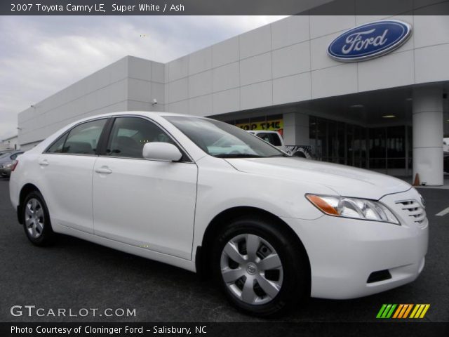 2007 Toyota Camry LE in Super White