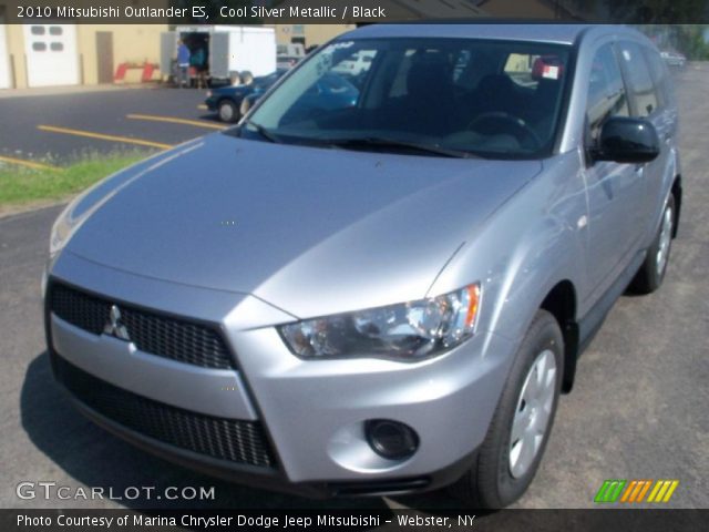 2010 Mitsubishi Outlander ES in Cool Silver Metallic
