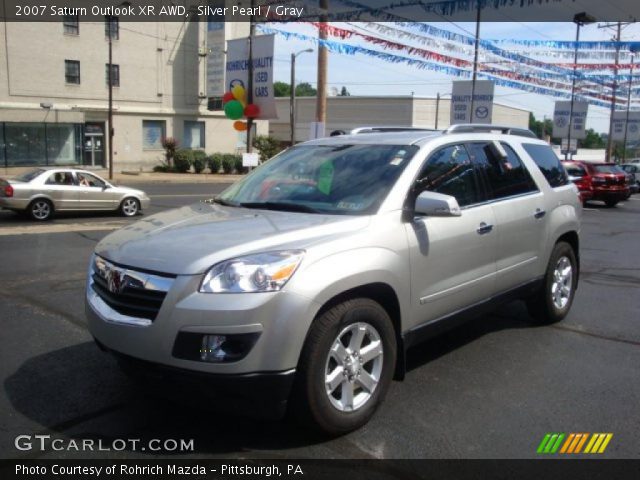 2007 Saturn Outlook XR AWD in Silver Pearl