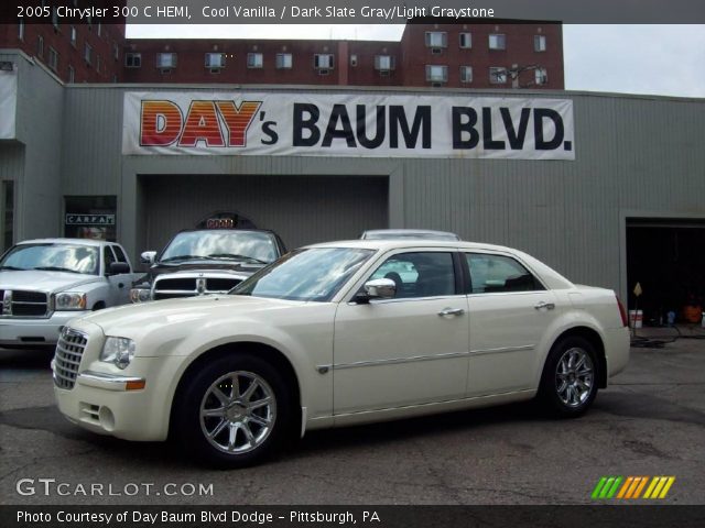 2005 Chrysler 300 C HEMI in Cool Vanilla