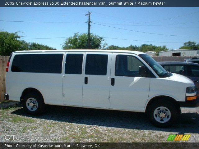2009 Chevrolet Express 3500 Extended Passenger Van in Summit White