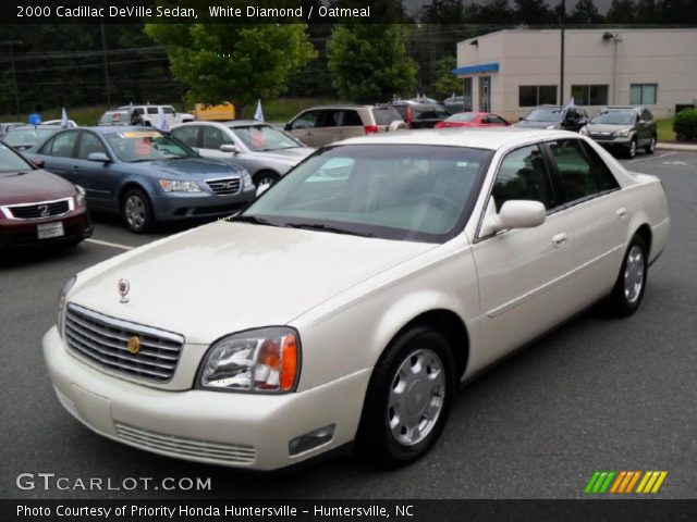 2000 Cadillac DeVille Sedan in White Diamond