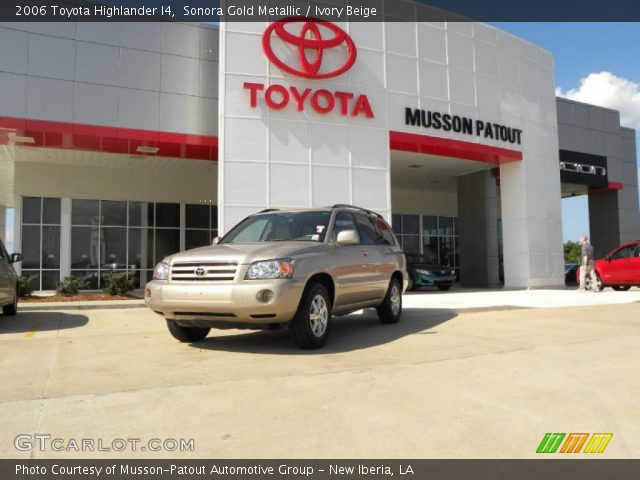 2006 Toyota Highlander I4 in Sonora Gold Metallic