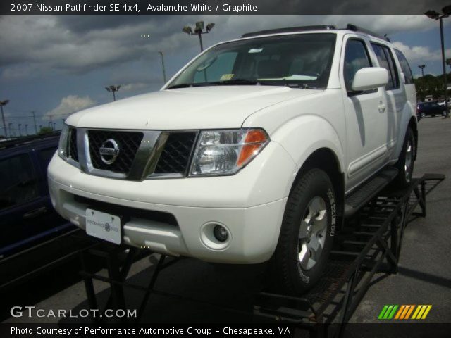 2007 Nissan Pathfinder SE 4x4 in Avalanche White