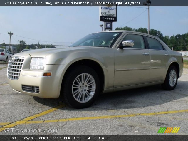 2010 Chrysler 300 Touring in White Gold Pearlcoat