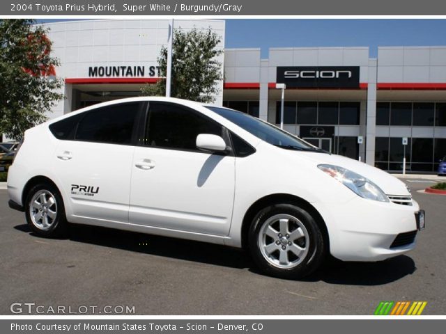 2004 Toyota Prius Hybrid in Super White