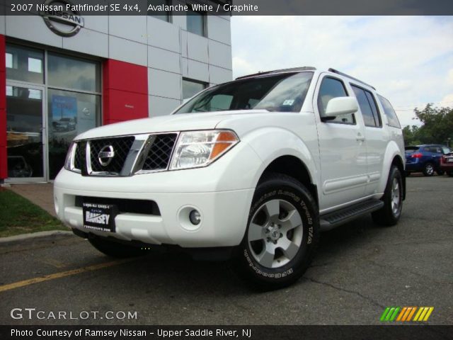 2007 Nissan Pathfinder SE 4x4 in Avalanche White