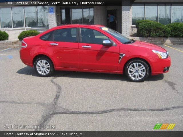 2008 Ford Focus SE Sedan in Vermillion Red