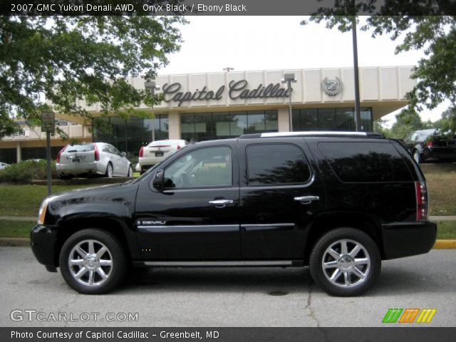 2007 GMC Yukon Denali AWD in Onyx Black