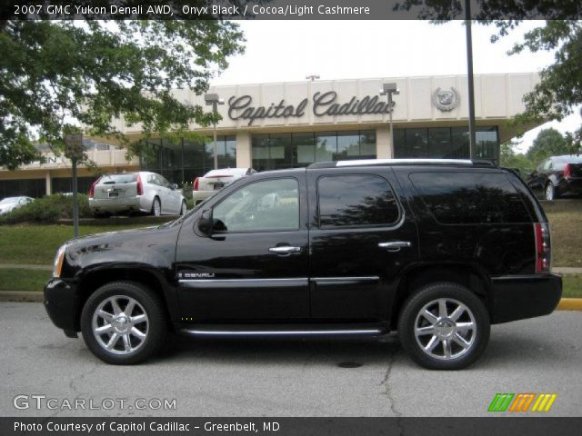 2007 GMC Yukon Denali AWD in Onyx Black