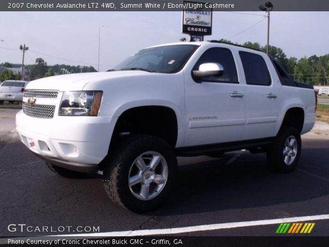 2007 Chevrolet Avalanche LTZ 4WD in Summit White