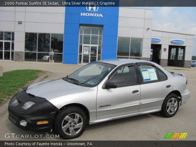 2000 Pontiac Sunfire SE Sedan in Ultra Silver Metallic