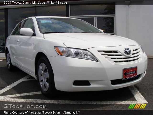 2009 Toyota Camry LE in Super White