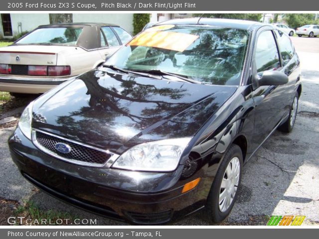2005 Ford Focus ZX3 S Coupe in Pitch Black