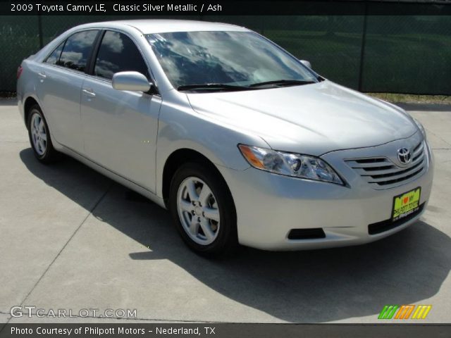 2009 Toyota Camry LE in Classic Silver Metallic