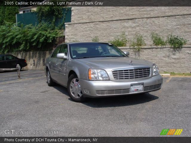 2005 Cadillac DeVille Sedan in Light Platinum
