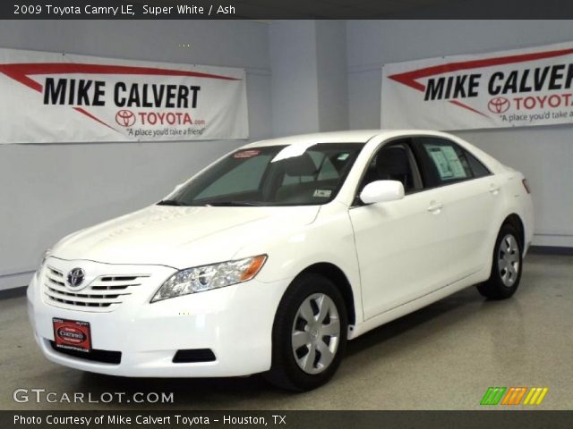 2009 Toyota Camry LE in Super White