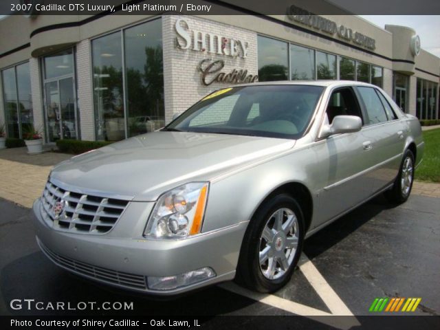 2007 Cadillac DTS Luxury in Light Platinum