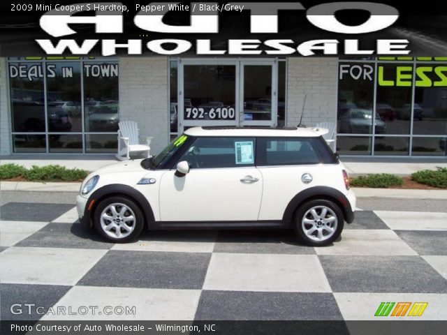 2009 Mini Cooper S Hardtop in Pepper White