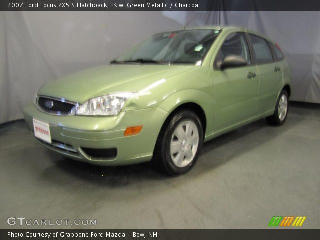 2007 Ford Focus ZX5 S Hatchback in Kiwi Green Metallic