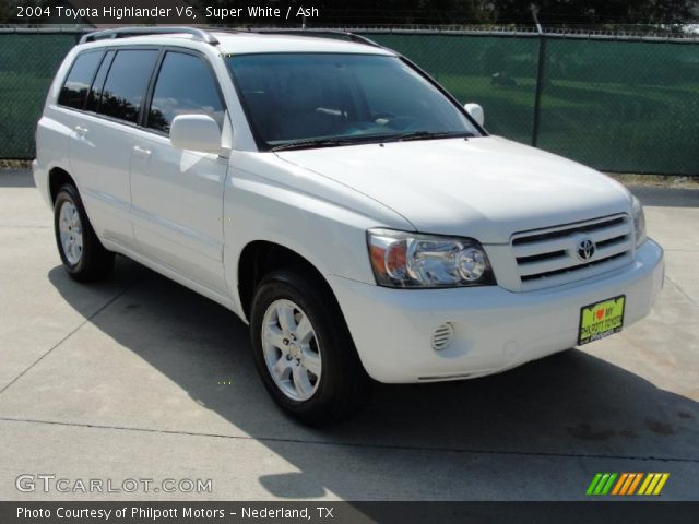 2004 Toyota Highlander V6 in Super White