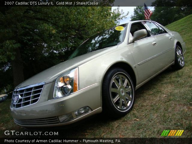 2007 Cadillac DTS Luxury II in Gold Mist