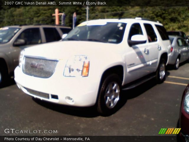 2007 GMC Yukon Denali AWD in Summit White