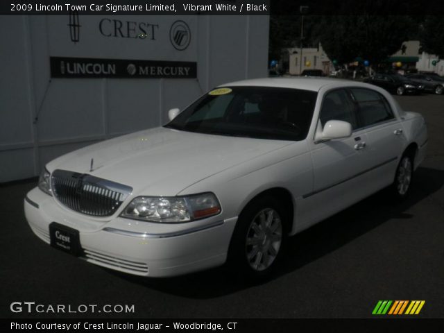 2009 Lincoln Town Car Signature Limited in Vibrant White